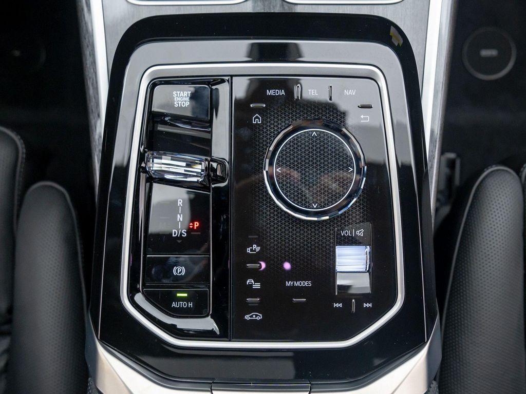 new 2025 BMW 760 car, priced at $127,925
