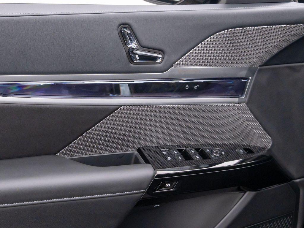new 2025 BMW 760 car, priced at $127,925