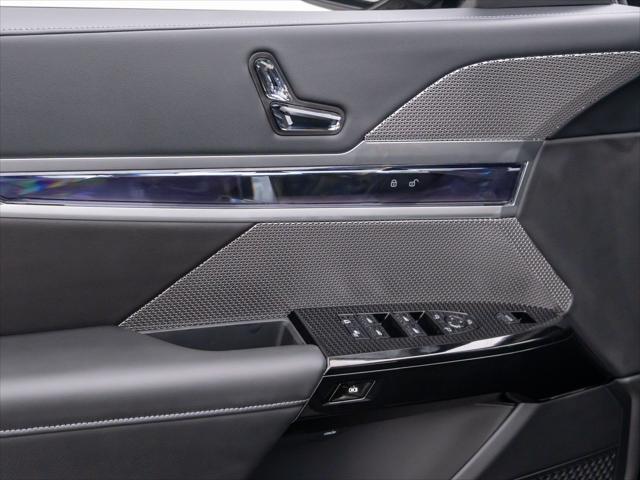 new 2025 BMW 760 car, priced at $127,925