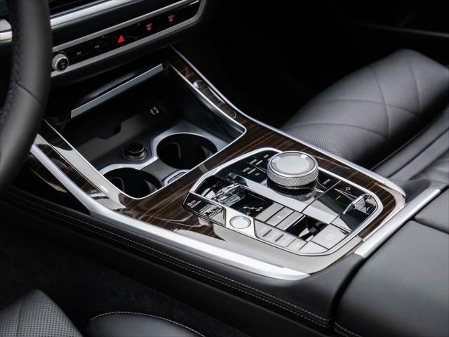 new 2025 BMW X7 car, priced at $100,410