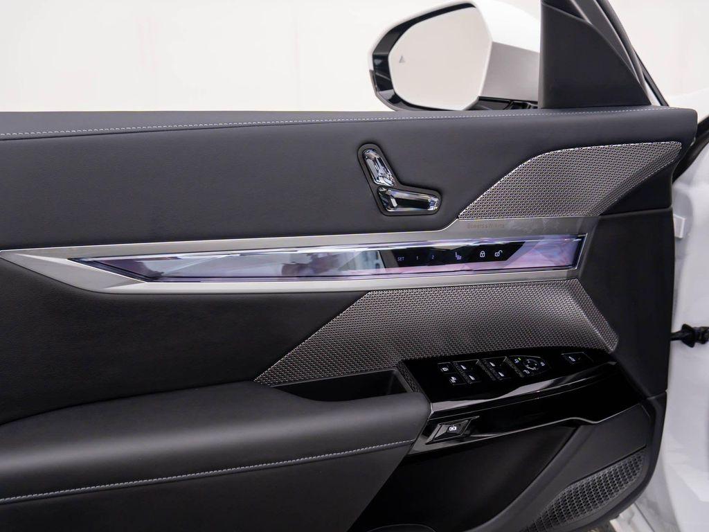 new 2025 BMW 760 car, priced at $127,325