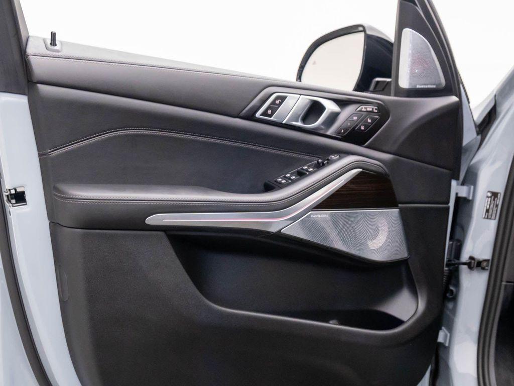 new 2026 BMW X7 car, priced at $101,725