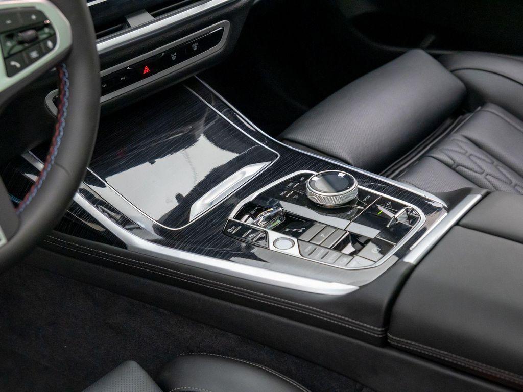 new 2025 BMW X7 car, priced at $121,105