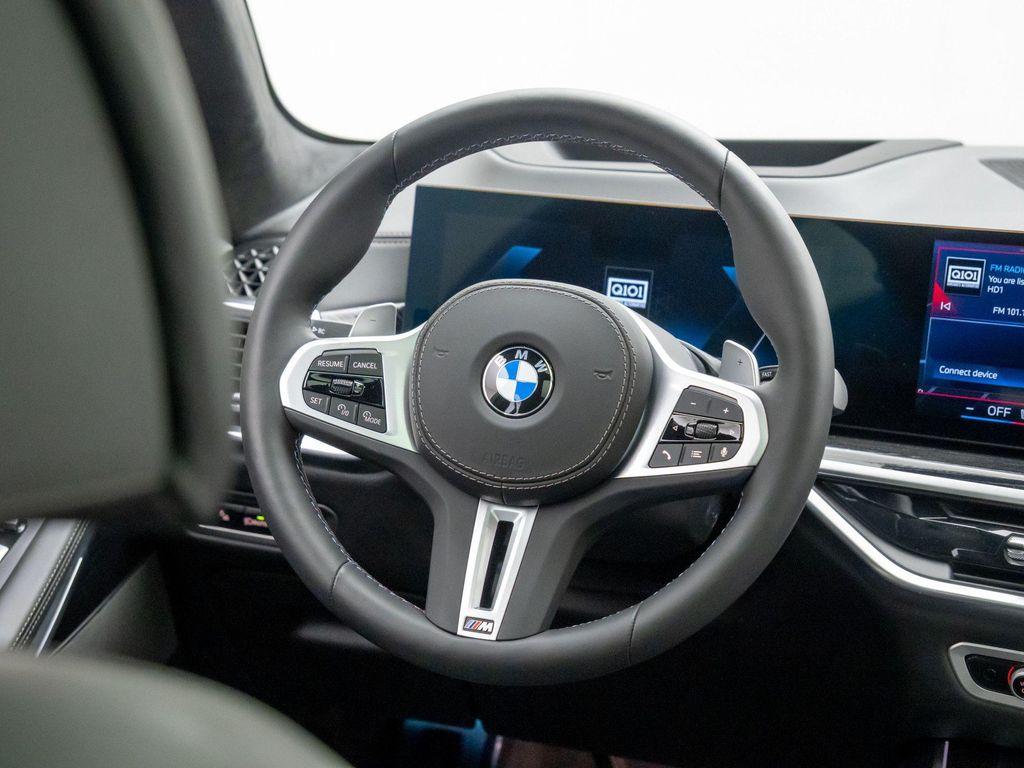 new 2025 BMW X7 car, priced at $121,105
