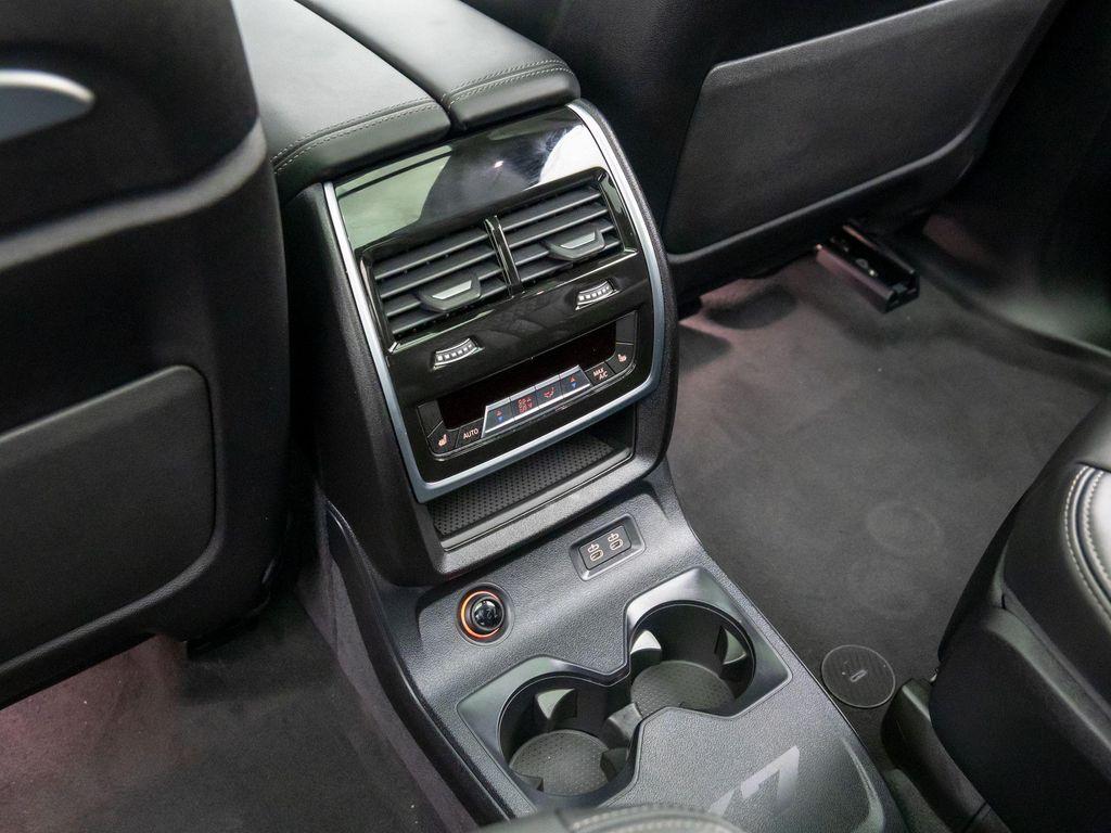 new 2025 BMW X7 car, priced at $121,105
