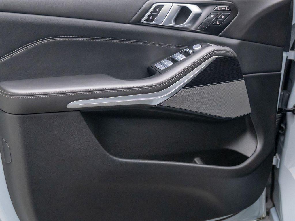 new 2025 BMW X7 car, priced at $121,105