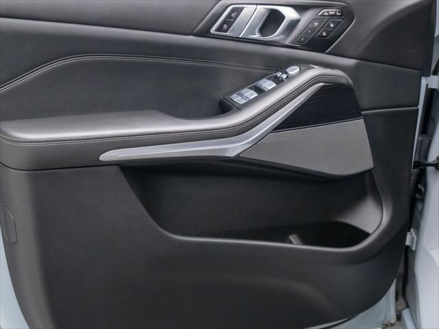 new 2025 BMW X7 car, priced at $121,105