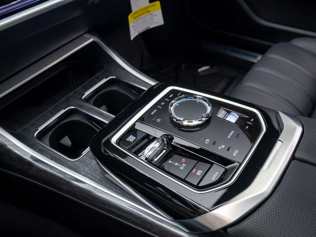new 2025 BMW 760 car, priced at $138,730
