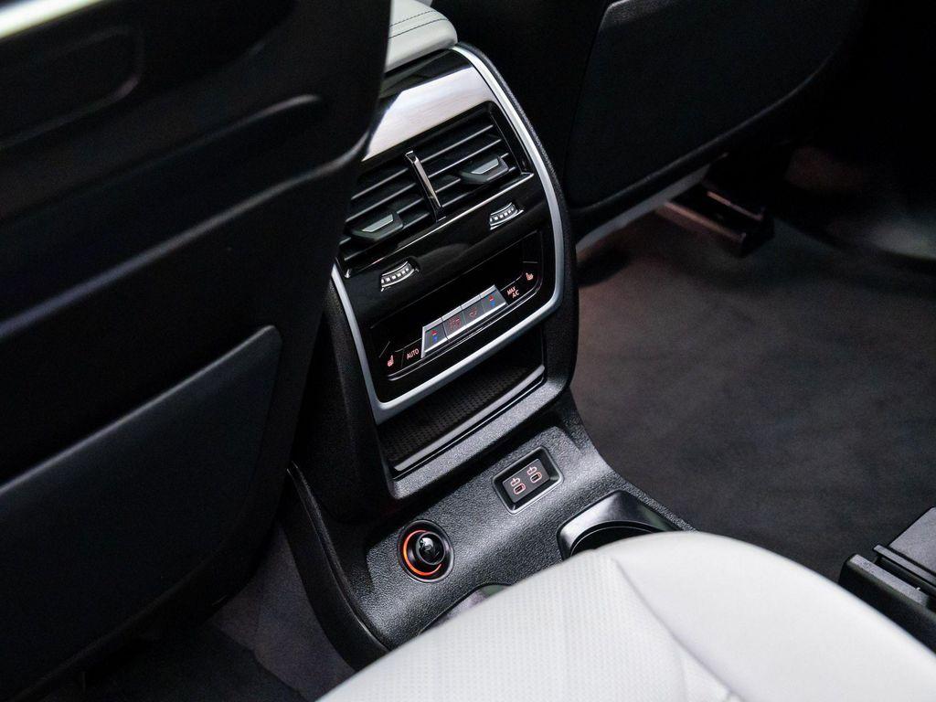 new 2026 BMW X7 car, priced at $100,335