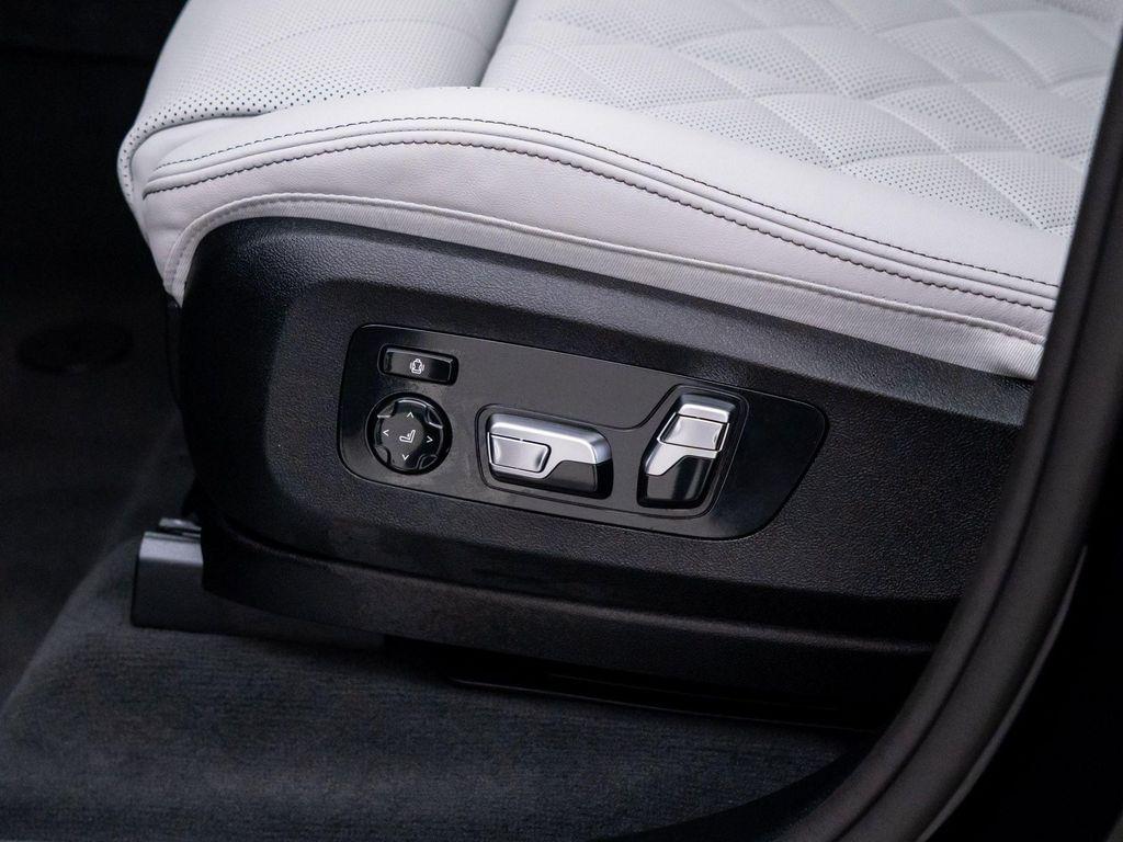 new 2026 BMW X7 car, priced at $100,335