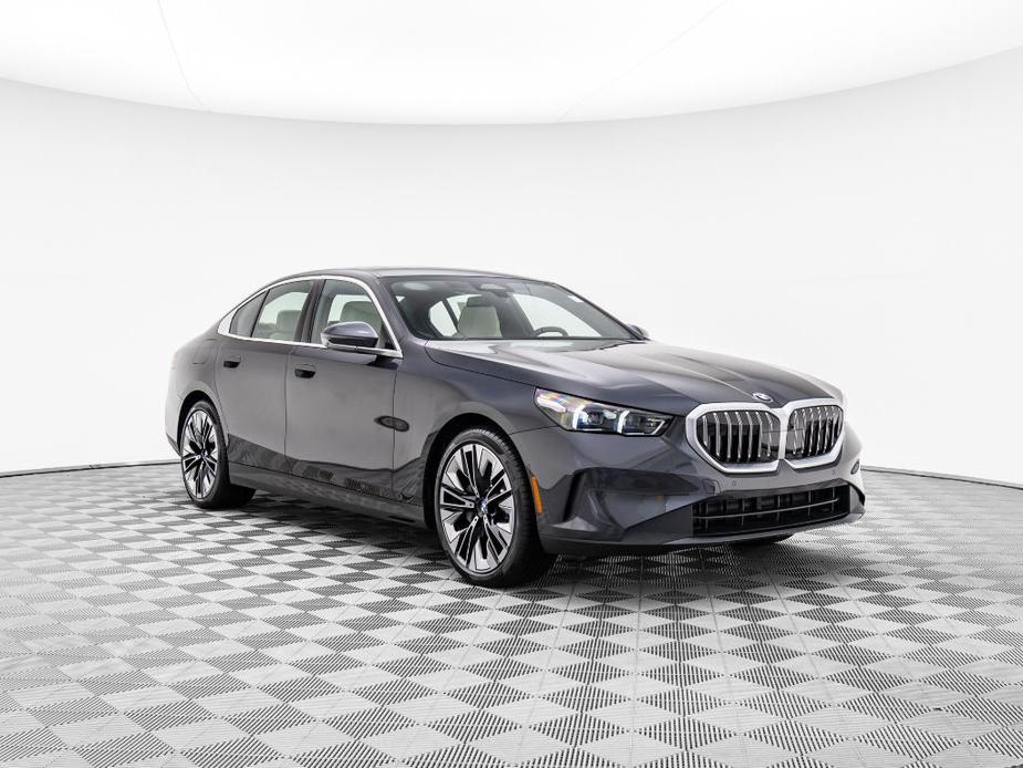 new 2024 BMW 530 car