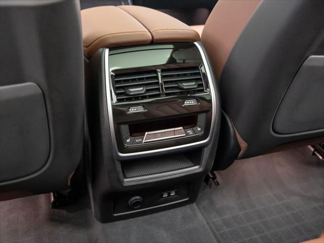 new 2025 BMW X7 car, priced at $118,405