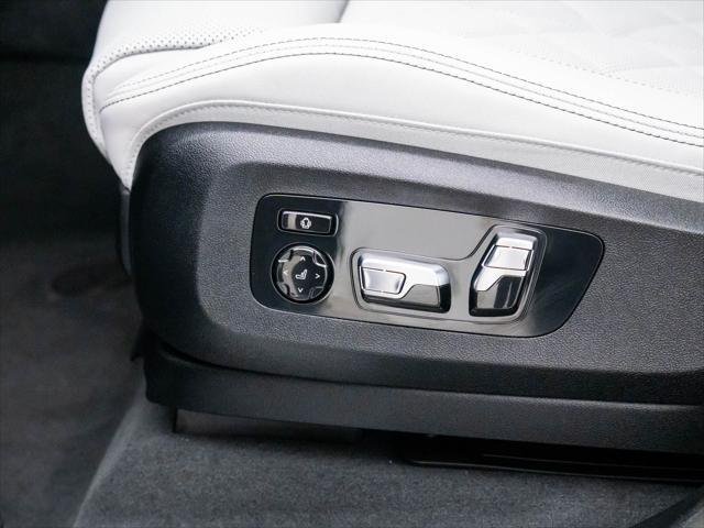 new 2025 BMW X7 car, priced at $95,810