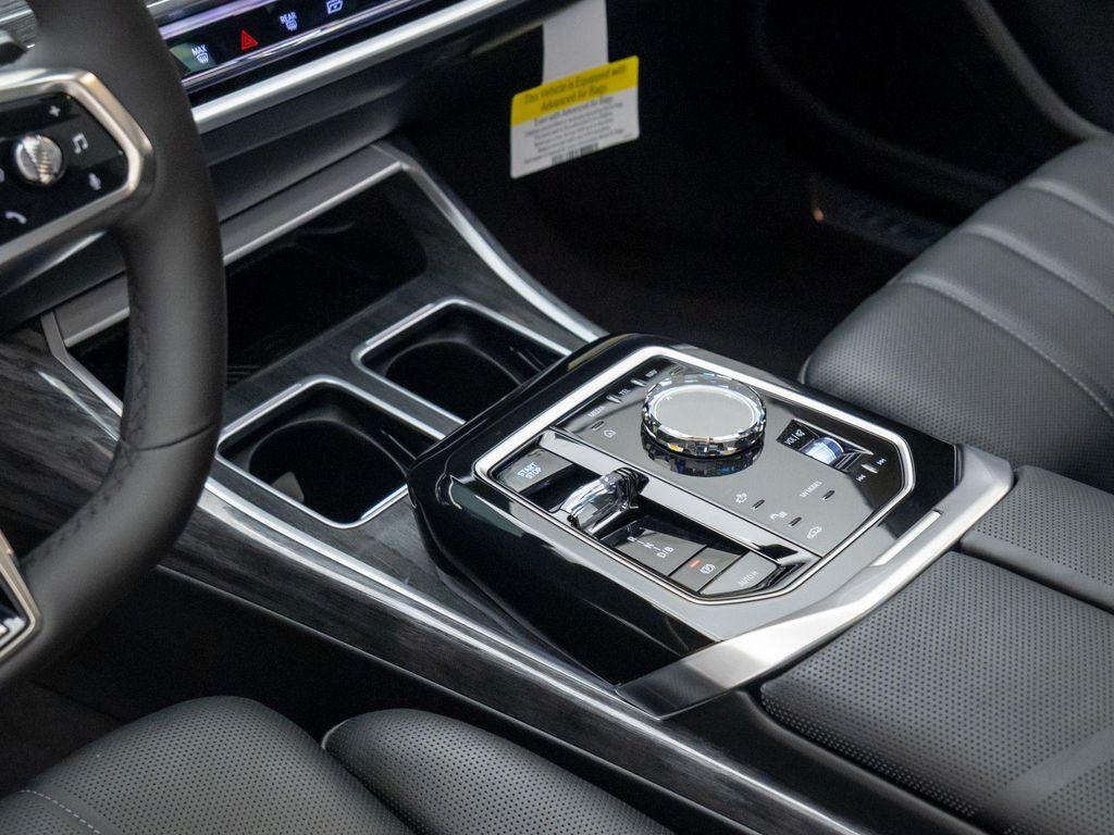 new 2025 BMW i7 car, priced at $129,125