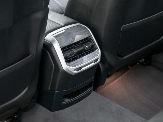 new 2025 BMW i7 car, priced at $129,125