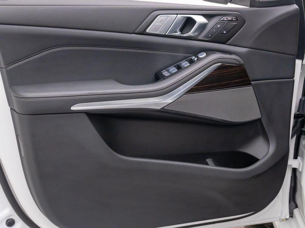 new 2026 BMW X7 car, priced at $91,085