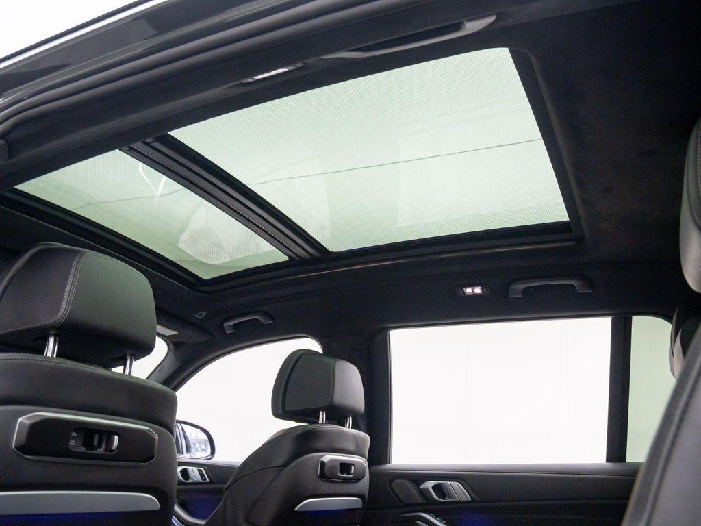 new 2026 BMW X7 car, priced at $124,425