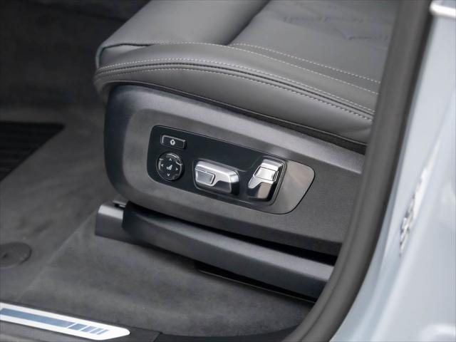 new 2025 BMW X7 car, priced at $101,640