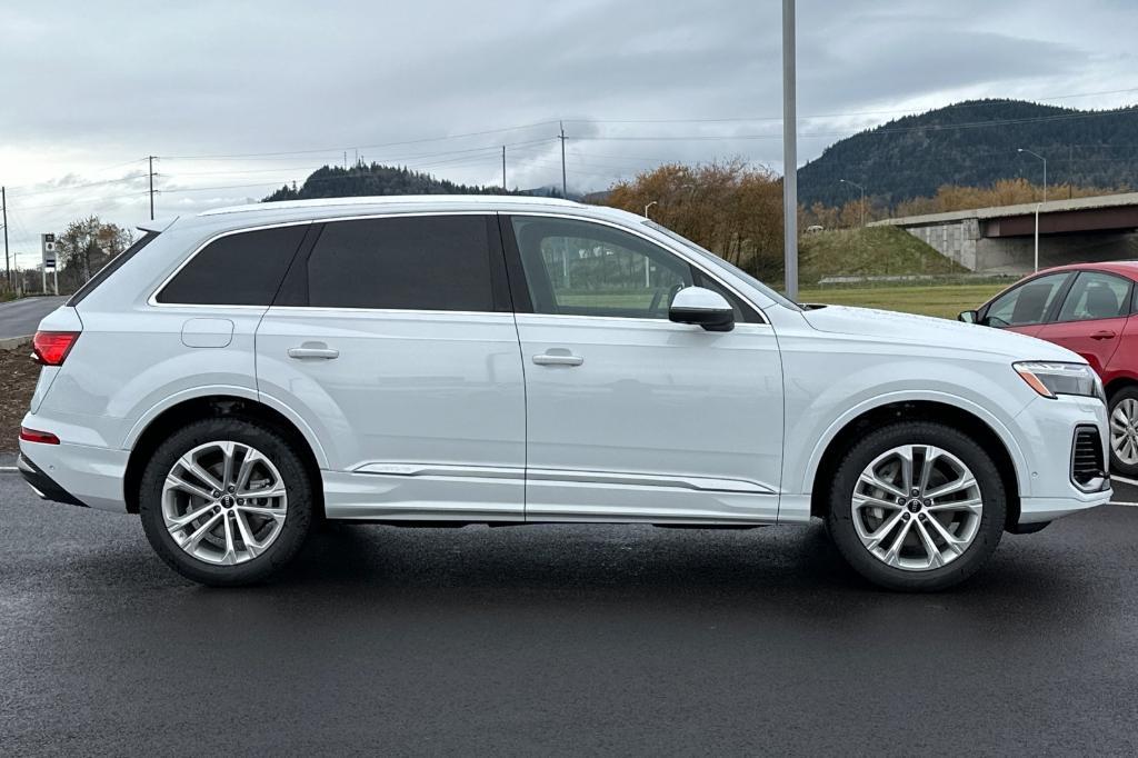 new 2025 Audi Q7 car, priced at $64,200