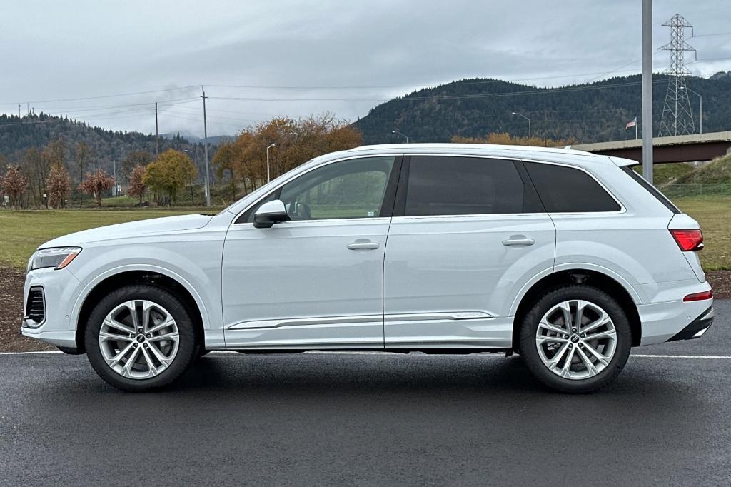 new 2025 Audi Q7 car, priced at $64,200