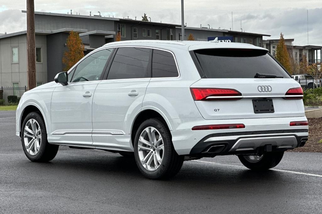 new 2025 Audi Q7 car, priced at $64,200