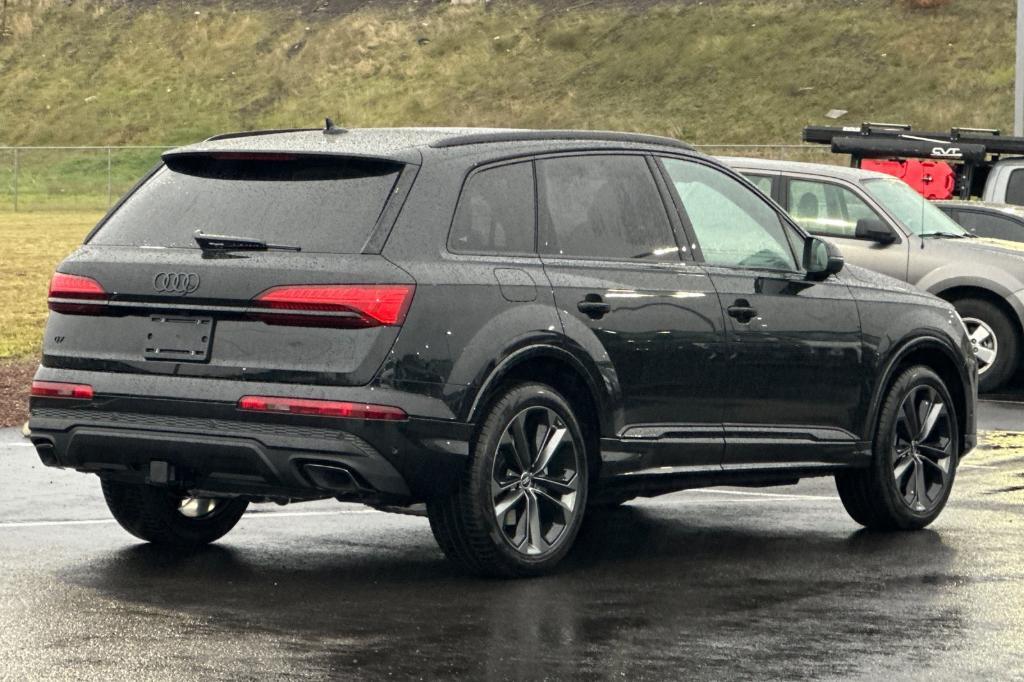 new 2025 Audi Q7 car, priced at $72,840