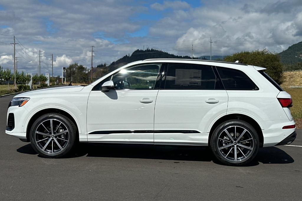 new 2025 Audi Q7 car, priced at $68,029