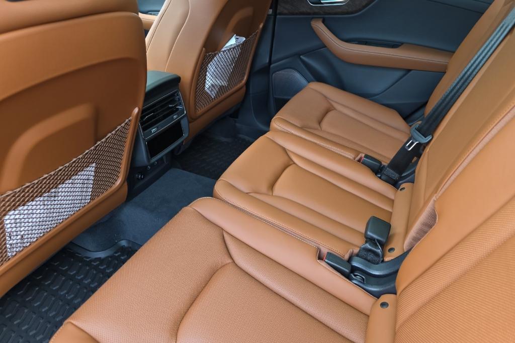 new 2025 Audi Q7 car, priced at $85,900