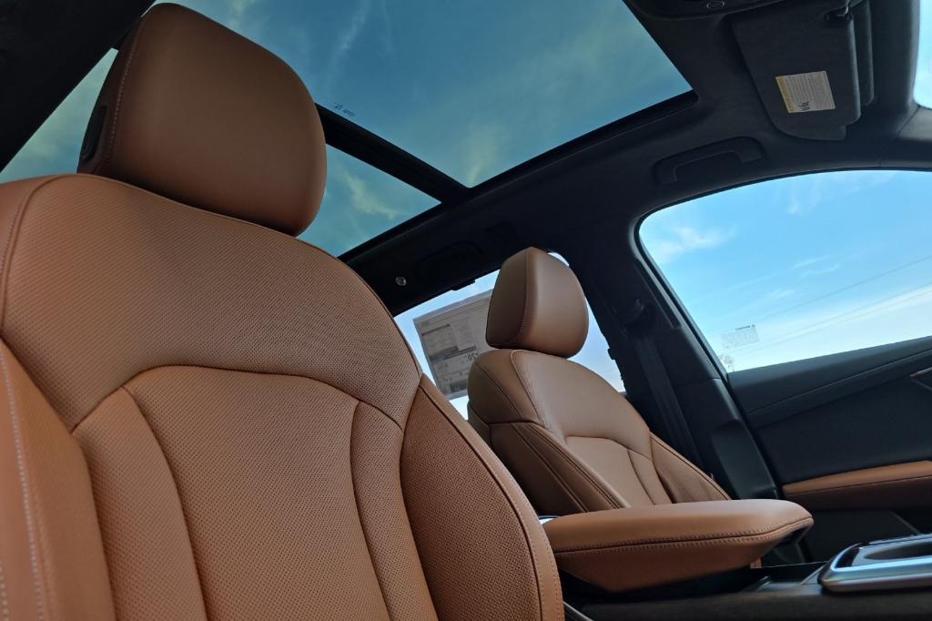 new 2025 Audi Q7 car, priced at $85,900