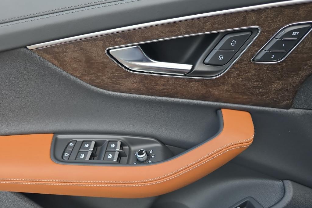 new 2025 Audi Q7 car, priced at $85,900
