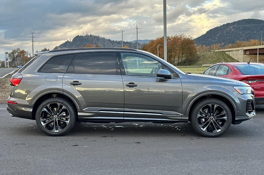 new 2025 Audi Q7 car, priced at $72,840