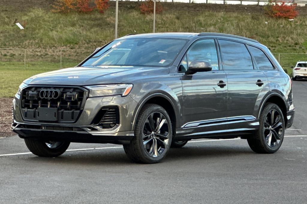 new 2025 Audi Q7 car, priced at $72,840