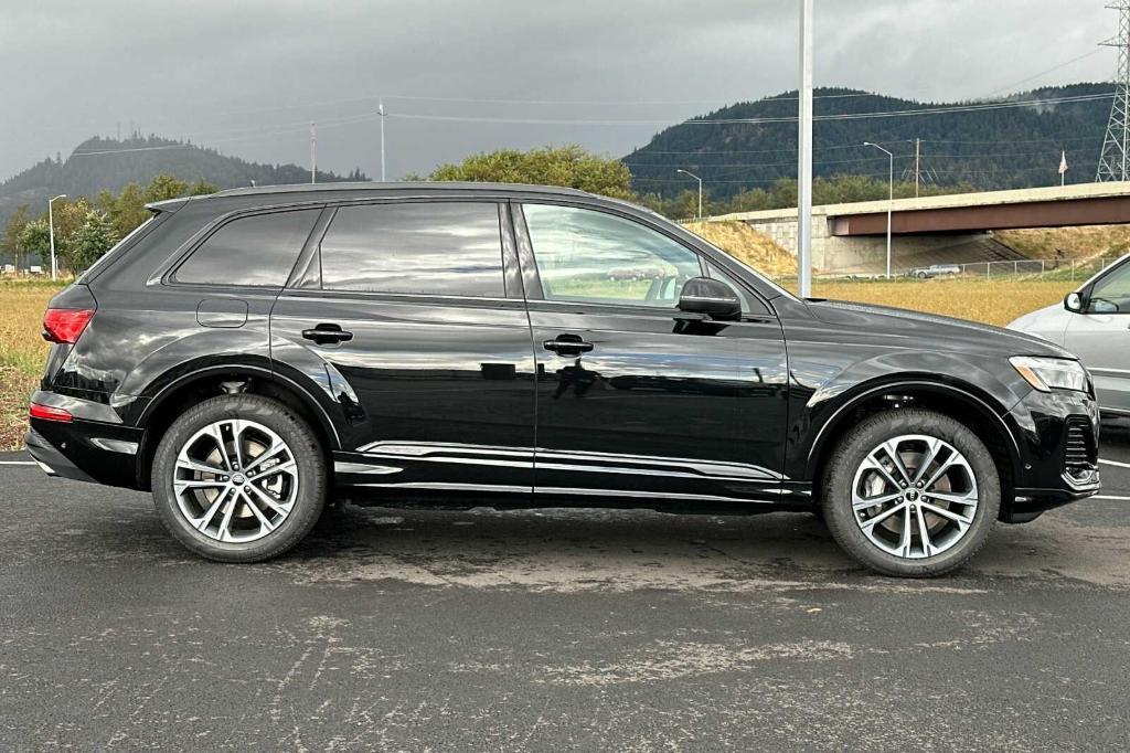 new 2025 Audi Q7 car, priced at $68,920