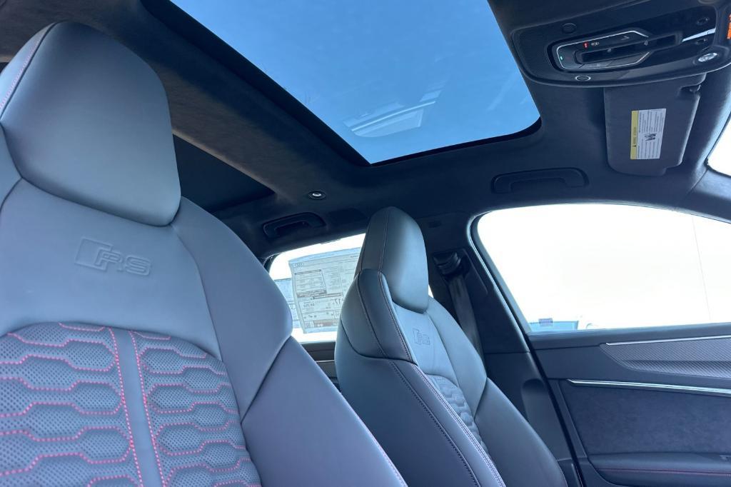new 2025 Audi RS 6 Avant car, priced at $156,490