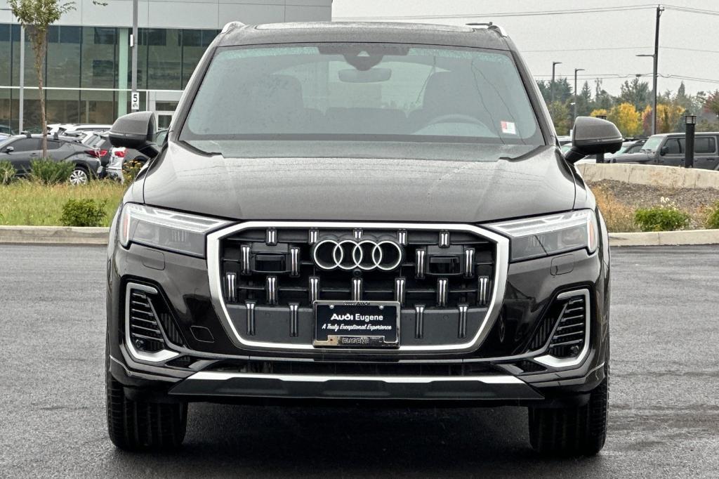 new 2025 Audi Q7 car, priced at $70,655