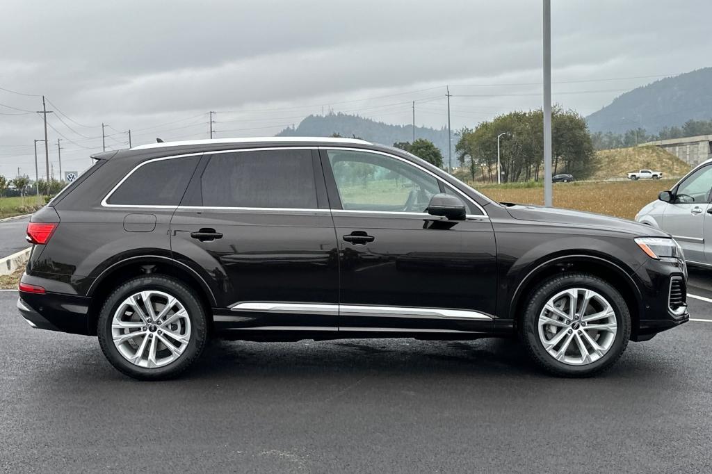 new 2025 Audi Q7 car, priced at $70,655