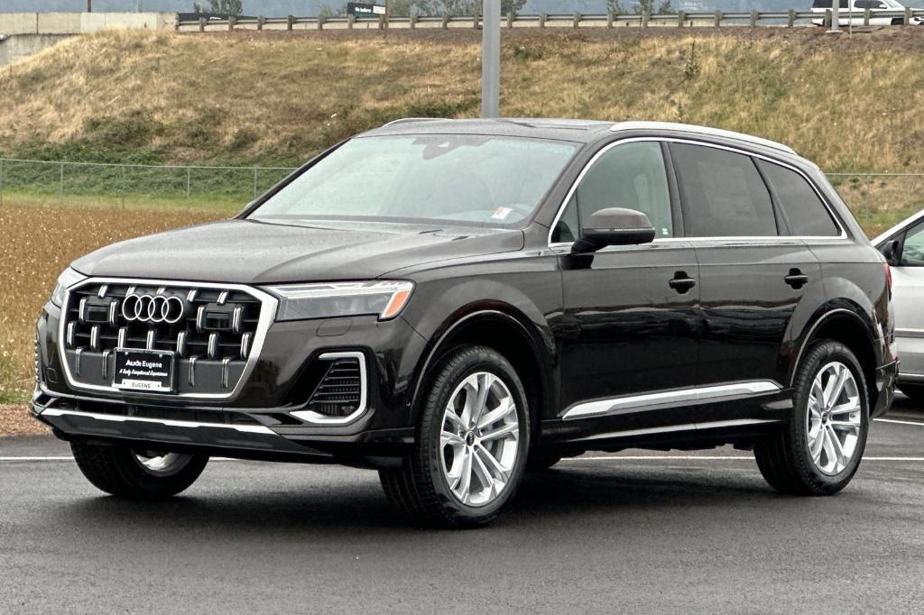 new 2025 Audi Q7 car, priced at $70,655