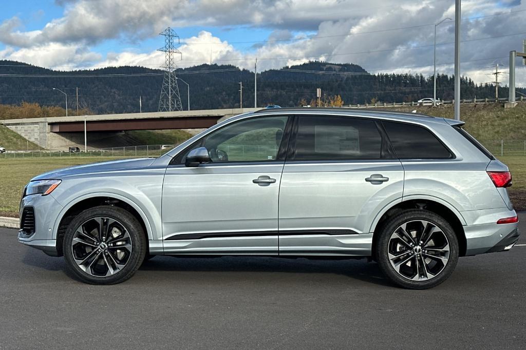 new 2025 Audi Q7 car, priced at $70,540