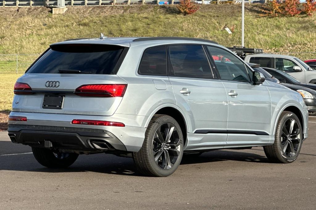 new 2025 Audi Q7 car, priced at $70,540