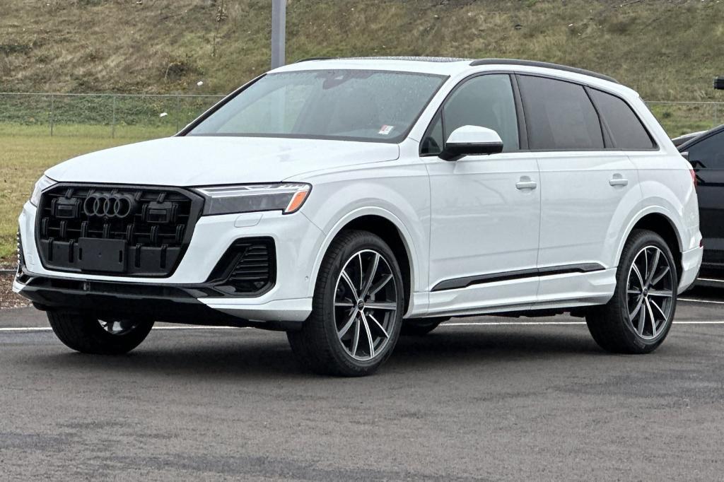 new 2025 Audi Q7 car, priced at $67,625