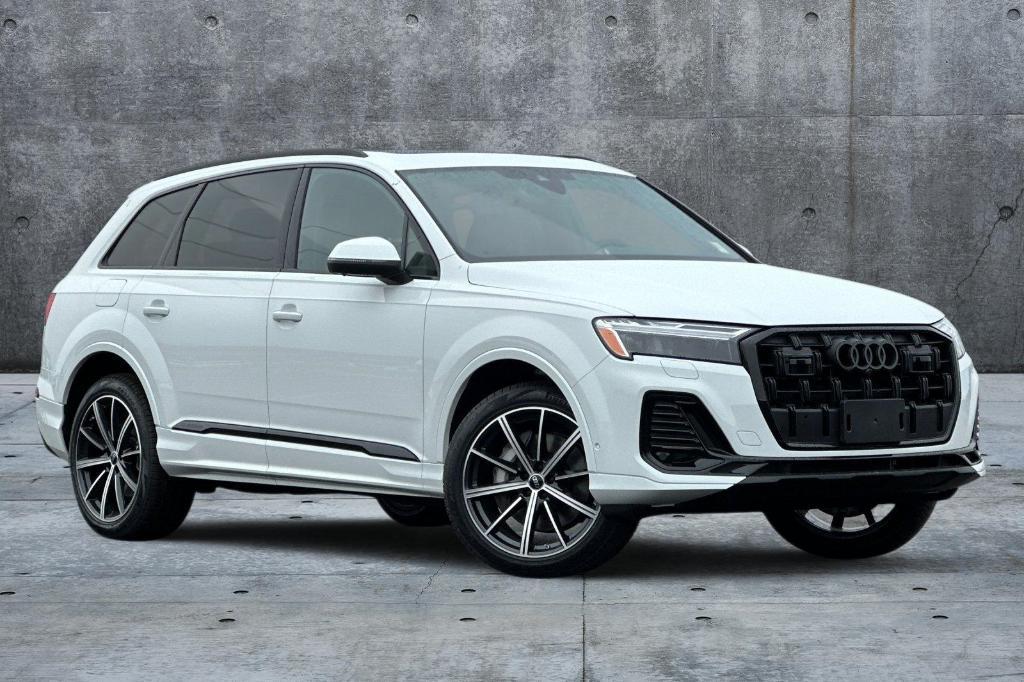 new 2025 Audi Q7 car, priced at $67,625