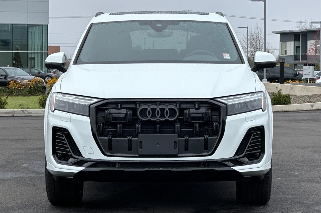 new 2025 Audi Q7 car, priced at $67,625