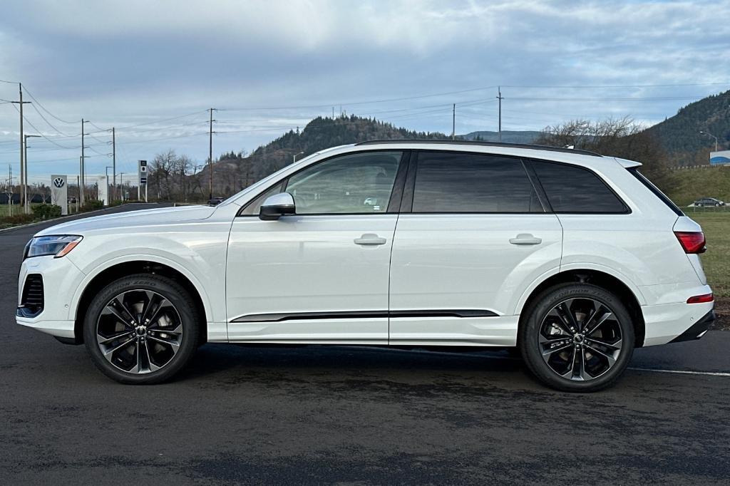 new 2025 Audi Q7 car, priced at $66,945