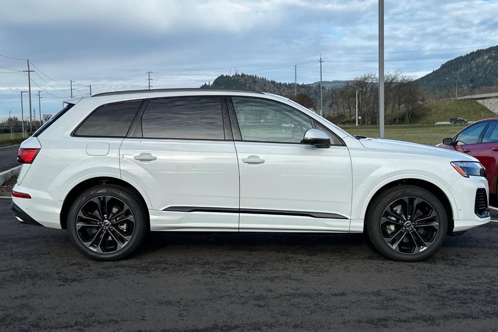 new 2025 Audi Q7 car, priced at $66,945