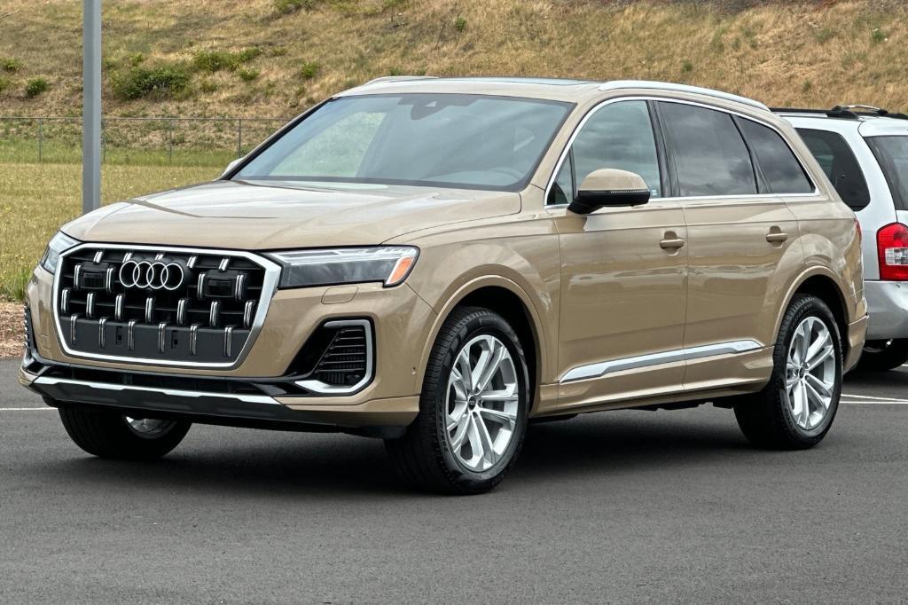 new 2025 Audi Q7 car, priced at $71,700