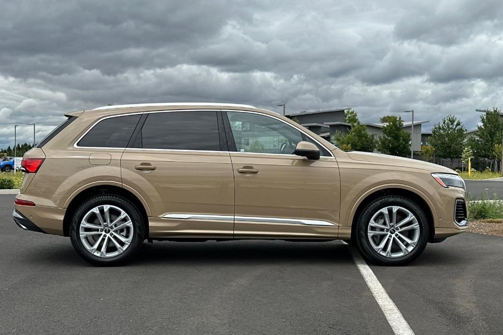 new 2025 Audi Q7 car, priced at $71,700