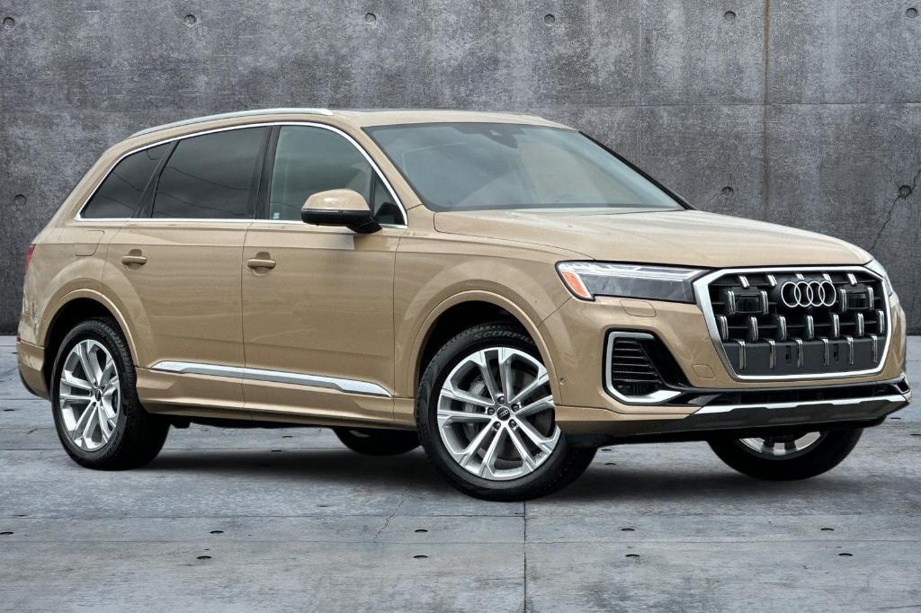 new 2025 Audi Q7 car, priced at $71,700