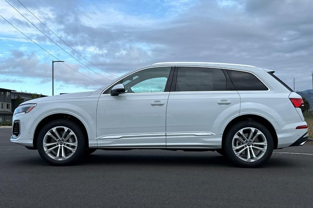 new 2025 Audi Q7 car, priced at $68,500