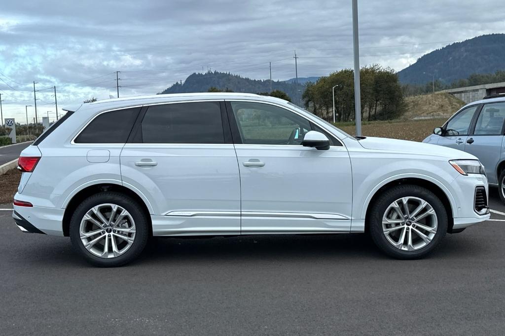 new 2025 Audi Q7 car, priced at $68,500