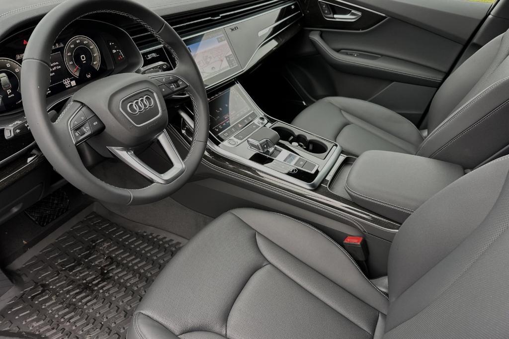 new 2025 Audi Q7 car, priced at $67,690